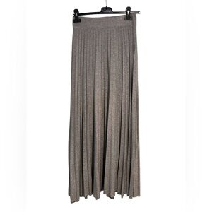 Elegant Gray Pleated Skirt